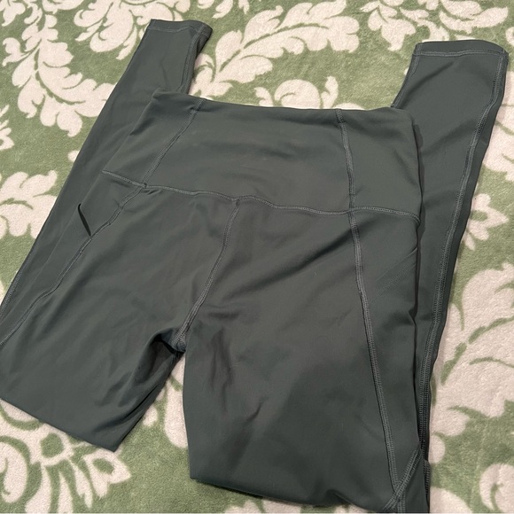 Victoria Sport Knockout Sage Green Leggings size small - Picture 12 of 12